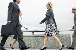 男人正确走路视频,男性正确走姿的秘诀与技巧